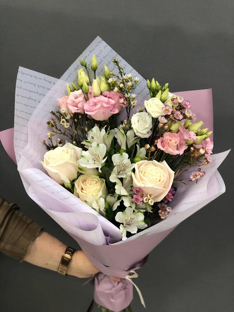 Букет цветов из: Альстромерии, Розы и Лизиантусы в Горячеводском