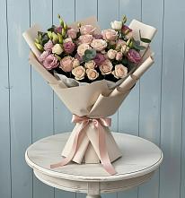 Букет цветов из:  Розы и Лизиантусы в Горячеводском