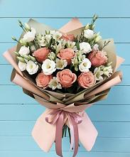 Букет цветов из:  Розы, Альстромерии и Лизиантусы в Горячеводском