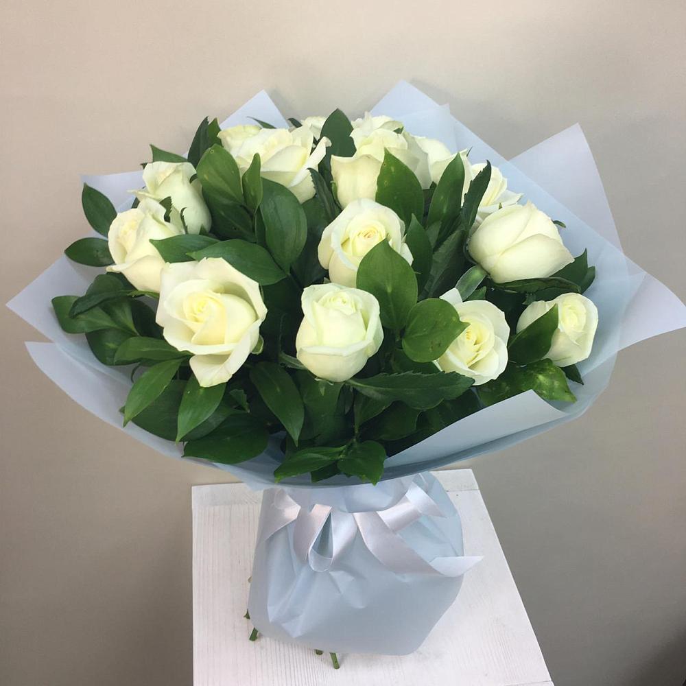 Букет 15 Белых роз Проуд в Горячеводском