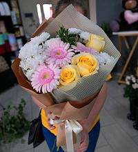 Букет цветов из:  Герберы, Розы и Хризантемы в Горячеводском