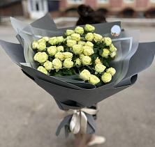 Букет Белые кустовые розы Солинеро в Горячеводском