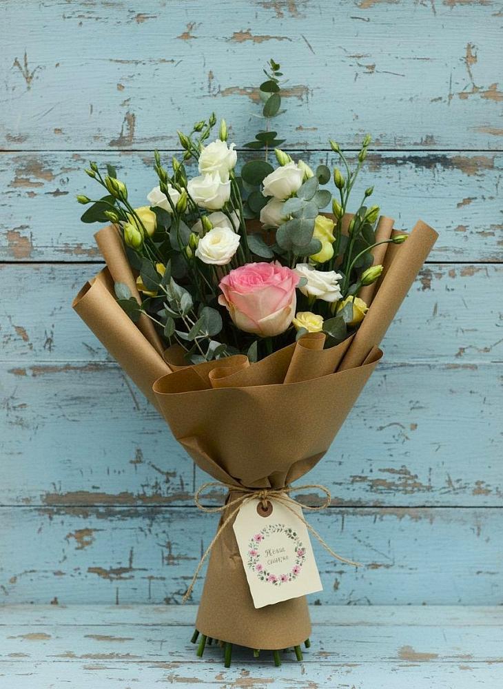 Букет цветов из: Розы и Лизиантусы в Горячеводском