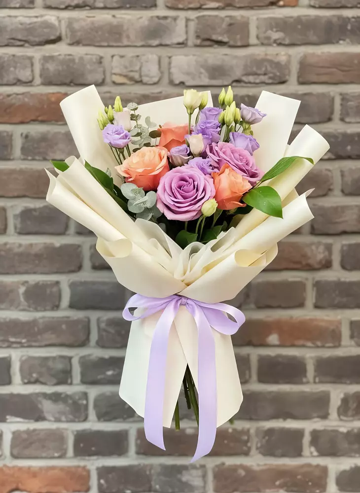 Букет цветов из: Лизиантусы и Розы в Горячеводском