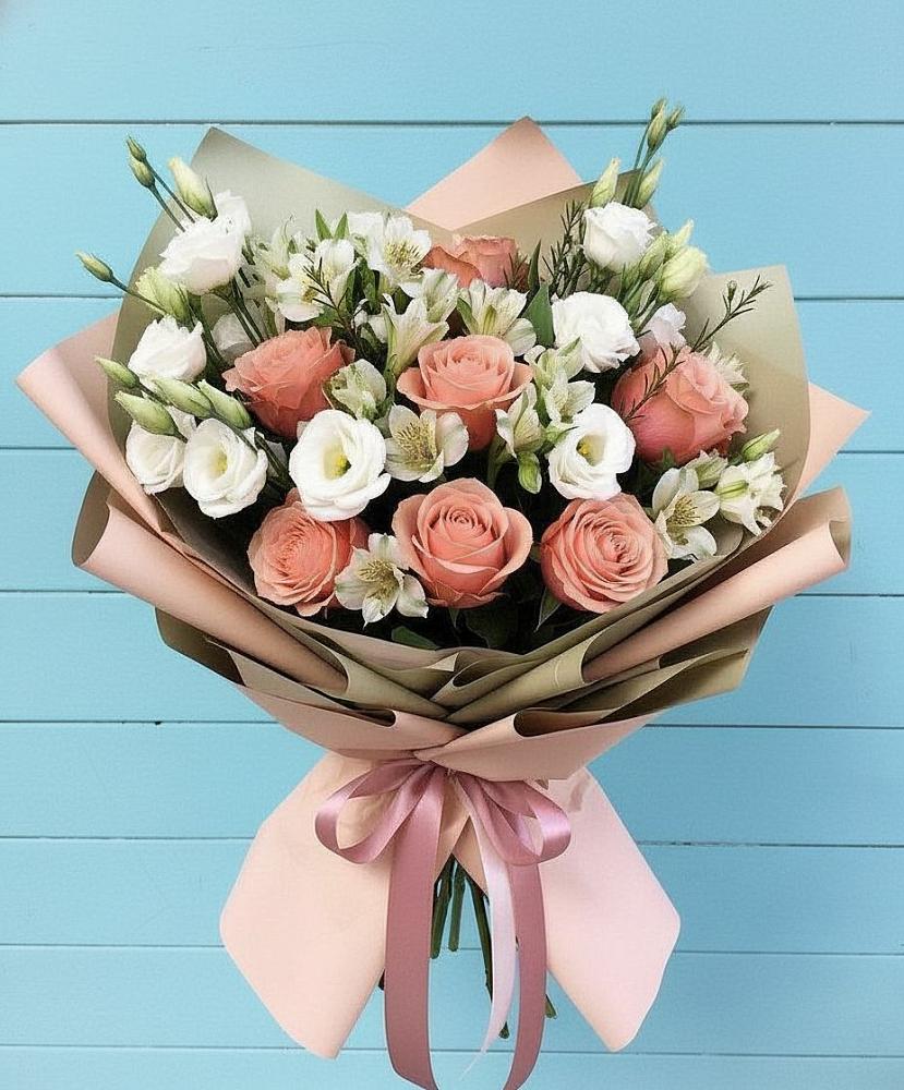 Букет цветов из: Розы, Альстромерии и Лизиантусы в Горячеводском