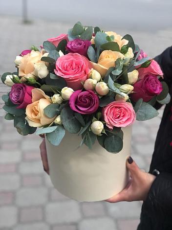 Цветочная композиция из Розы в шляпной коробке в Горячеводском