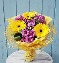 Букет цветов из:  Хризантемы и Герберы в Горячеводском
