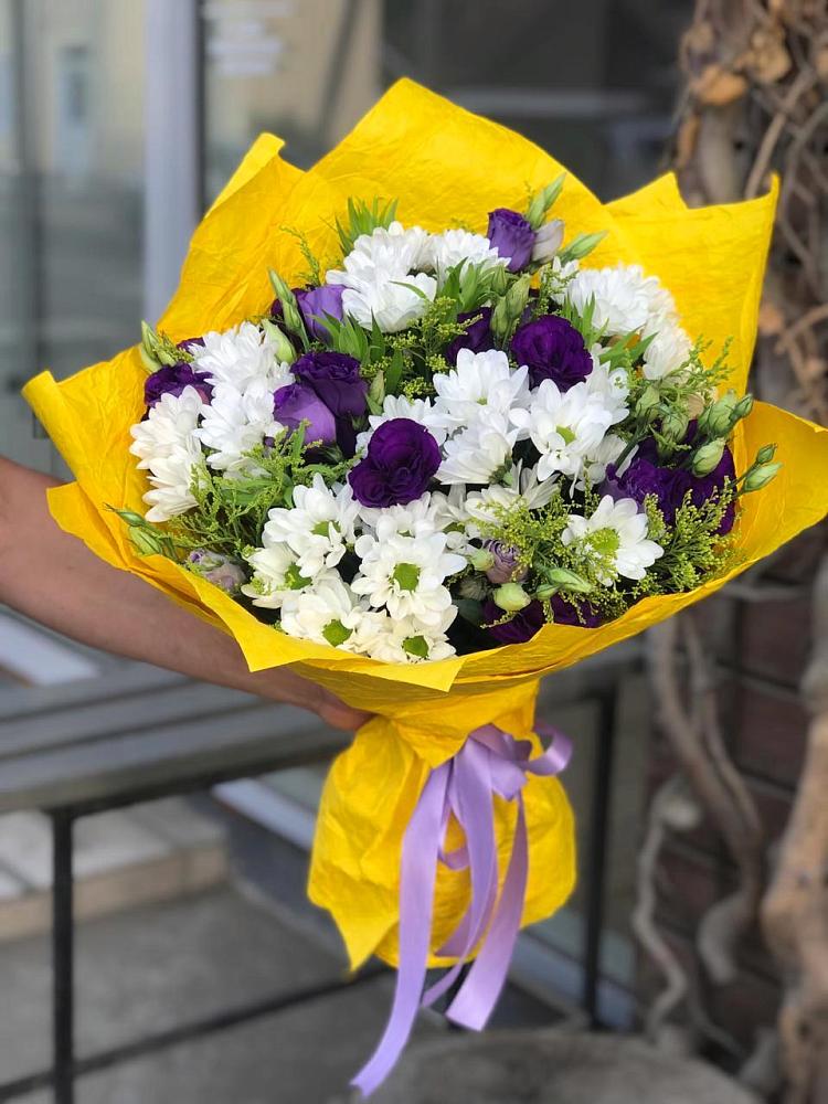 Букет цветов из: Ирисы, Хризантемы и Ромашки в Горячеводском