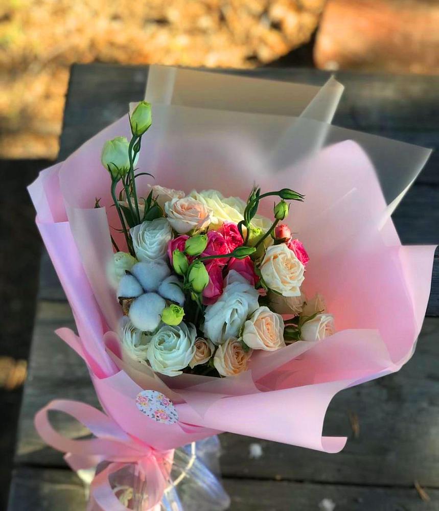 Букет цветов из: Розы и Лизиантусы в Горячеводском