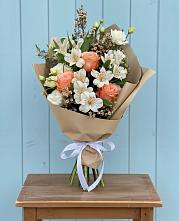 Букет цветов из:  Альстромерии, Лизиантусы, Розы и Хризантемы в Горячеводском