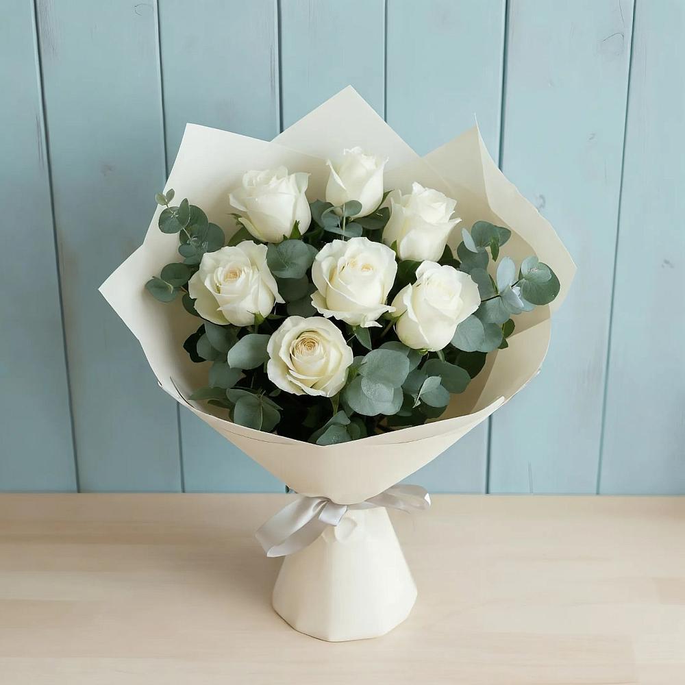 Букет Белые розы в Эвкалипте в Горячеводском