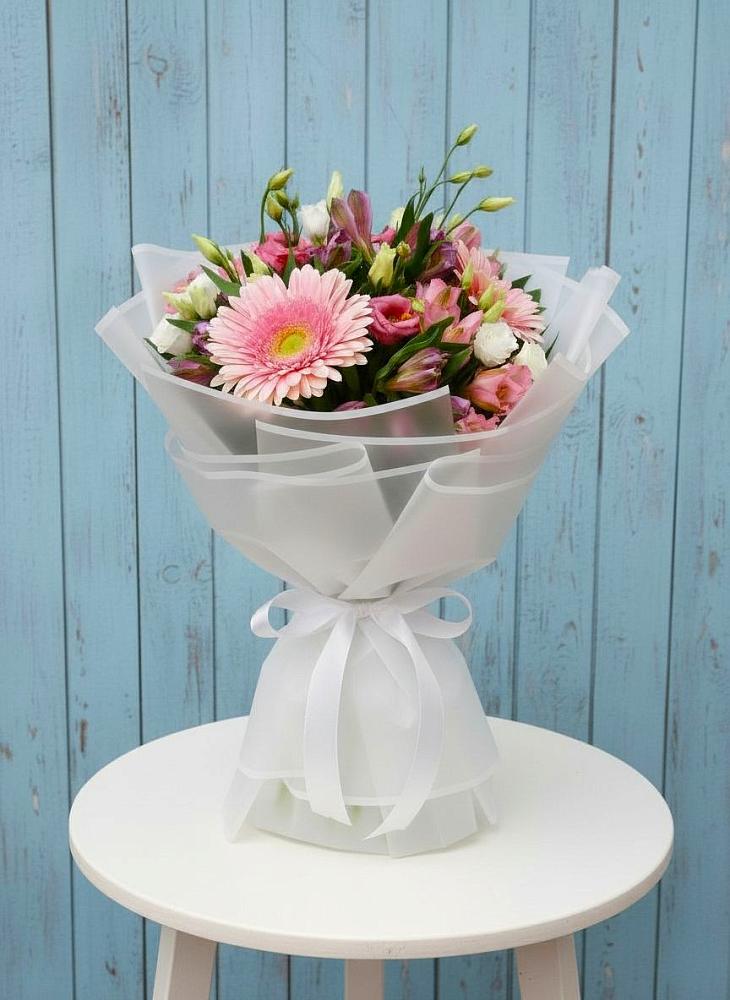 Букет цветов из: Герберы, Альстромерии и Лизиантусы в Горячеводском