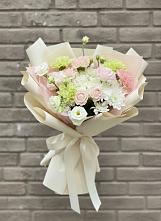 Букет цветов из:  Гвоздики, Розы, Лизиантусы и Хризантемы в Горячеводском