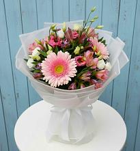 Букет цветов из:  Герберы, Альстромерии и Лизиантусы в Горячеводском