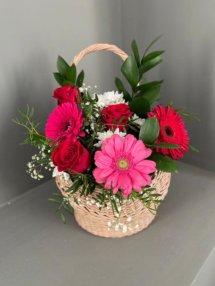 Цветочная композиция из Розы, Хризантемы и Герберы в корзине в Горячеводском
