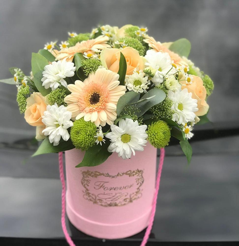 Цветочная композиция из Розы, Герберы и Хризантемы в шляпной коробке в Горячеводском