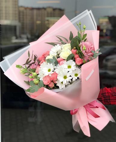 Букет цветов из: Розы, Лизиантусы и Хризантемы в Горячеводском