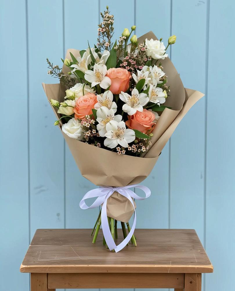 Букет цветов из: Альстромерии, Лизиантусы, Розы и Хризантемы в Горячеводском